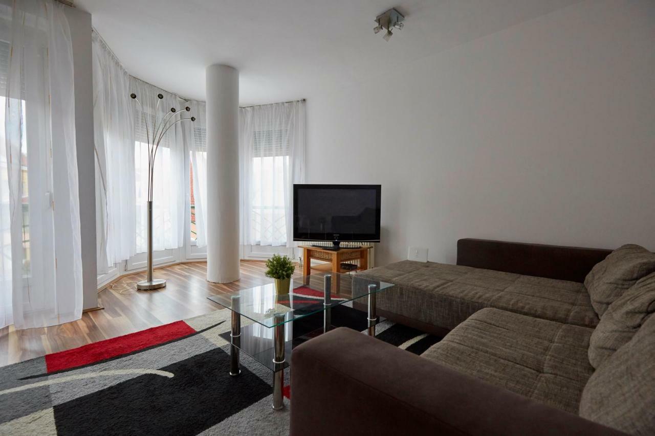 Optimum Home Pecs Luaran gambar