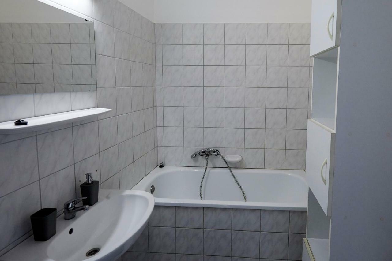 Optimum Home Pecs Luaran gambar